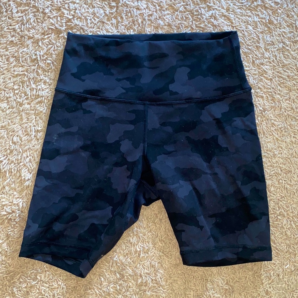 Camo Lululemon Wunder biker shorts